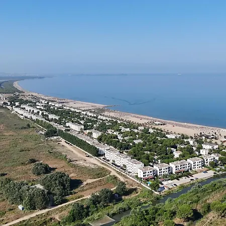 Wide 236 * Plazhi San Pietro