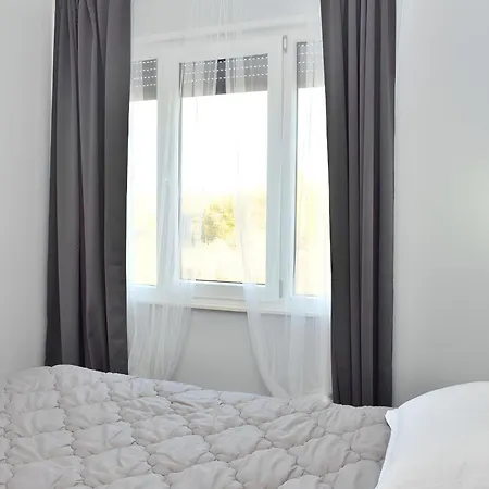 Wide 236 Plazhi San Pietro