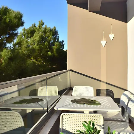 Wide 236 * Plazhi San Pietro