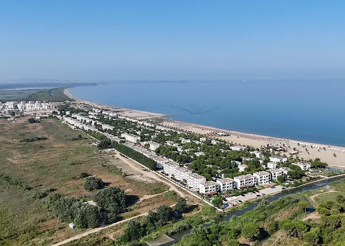 Wide 236 * Plazhi San Pietro