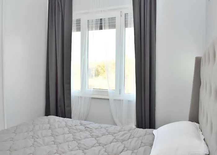 Wide 236 Plazhi San Pietro