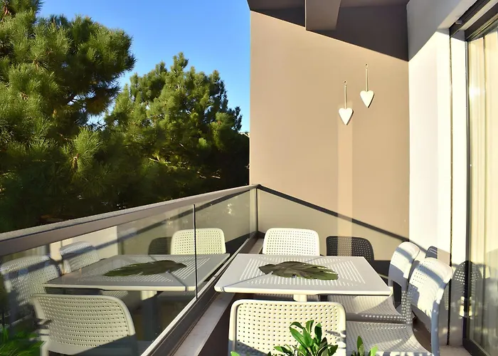 Wide 236 * Plazhi San Pietro